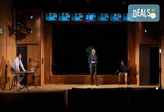 Гледайте Мак Маринов и Малин Кръстев в постановката Обществен враг на 05-ти ноември (сряда) в Малък градски театър Зад канала - Снимка 2