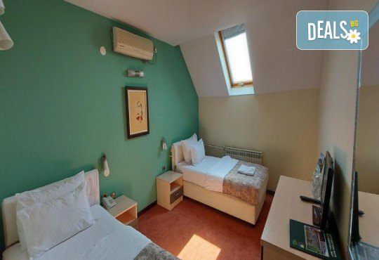 Нова Година 2026 в Чачак, Сърбия! 2 нощувкив хотел по избор, закуски, празнична вечеря, жива музика, напитки и възможност за транспорт от Рикотур - Снимка 7