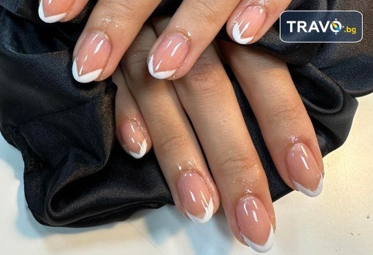 Френски маникюр с гел лак CND и 2 рисувани декорации от Art beauty studio S&D - Снимка 2