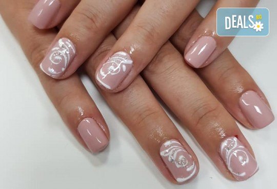 Френски маникюр с гел лак CND и 2 рисувани декорации от Art beauty studio S&D - Снимка 12