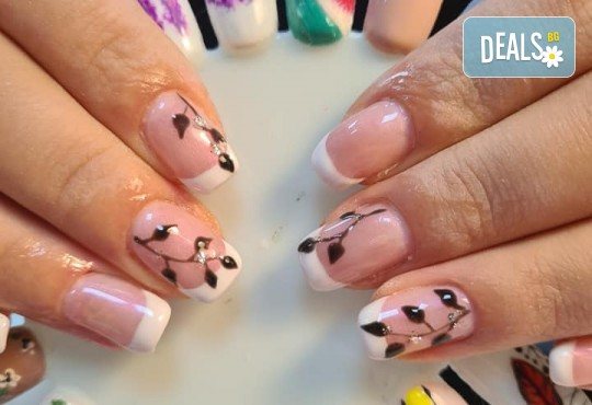 Френски маникюр с гел лак CND и 2 рисувани декорации от Art beauty studio S&D - Снимка 3