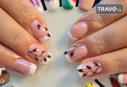 Френски маникюр с гел лак CND и 2 рисувани декорации от Art beauty studio S&D - Снимка 3