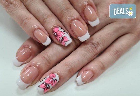 Френски маникюр с гел лак CND и 2 рисувани декорации от Art beauty studio S&D - Снимка 6