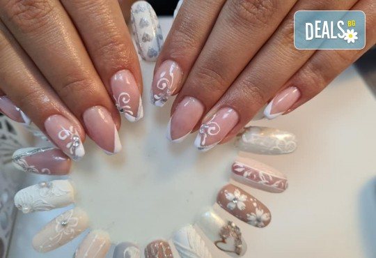 Френски маникюр с гел лак CND и 2 рисувани декорации от Art beauty studio S&D - Снимка 4