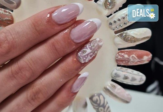 Френски маникюр с гел лак CND и 2 рисувани декорации от Art beauty studio S&D - Снимка 5
