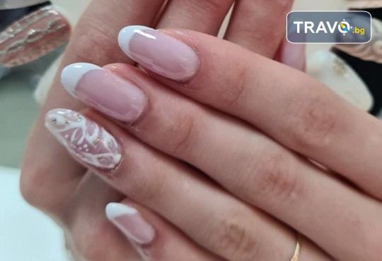 Френски маникюр с гел лак CND и 2 рисувани декорации от Art beauty studio S&D - Снимка 1