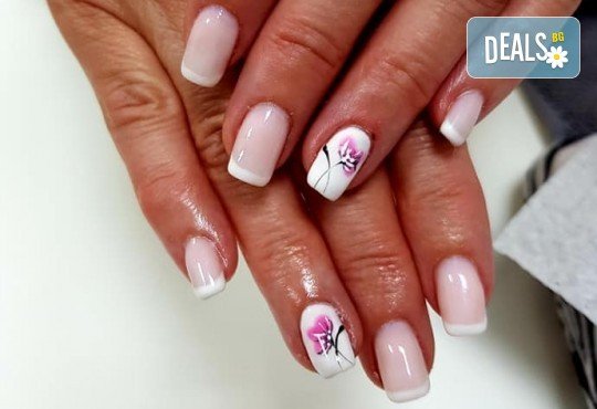 Френски маникюр с гел лак CND и 2 рисувани декорации от Art beauty studio S&D - Снимка 7