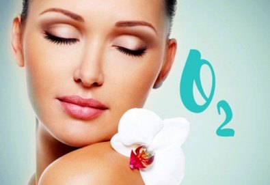 Засияйте с диамантено микродермабразио и кислородна терапия на лице в салон за красота Женско царство - Снимка