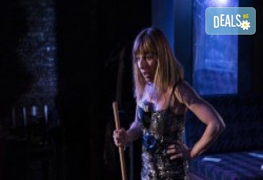 Комедията Поп-фолк хроники: бели птици и куршуми на 23-ти ноември (неделя) в Малък градски театър Зад канала - Снимка 19