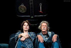 Гледайте съвеменната английка пиеса Джъмпи на 25-ти ноември (вторник) в Малък градски театър Зад канала - Снимка