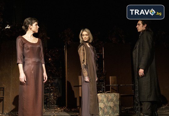 Гледайте Василена Атанасова, Леонид Йовчев, Ирини Жамбонас и Даниел Цочев в Есенна градина на 30-ти ноември (неделя) в Малък градски театър Зад канала - Снимка 11