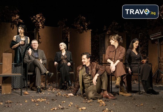 Гледайте Василена Атанасова, Леонид Йовчев, Ирини Жамбонас и Даниел Цочев в Есенна градина на 30-ти ноември (неделя) в Малък градски театър Зад канала - Снимка 2