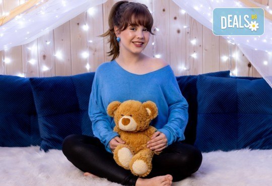 Коледни моменти със семейството! Професионална Коледна фотосесия в студио с 4 декора и 100 обработени кадъра от Chapkanov photography - Снимка 17