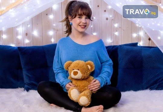 Коледни моменти със семейството! Професионална Коледна фотосесия в студио с 4 декора и 100 обработени кадъра от Chapkanov photography - Снимка 17