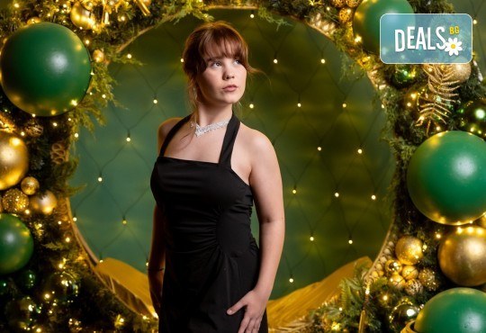 Коледни моменти със семейството! Професионална Коледна фотосесия в студио с 4 декора и 100 обработени кадъра от Chapkanov photography - Снимка 18