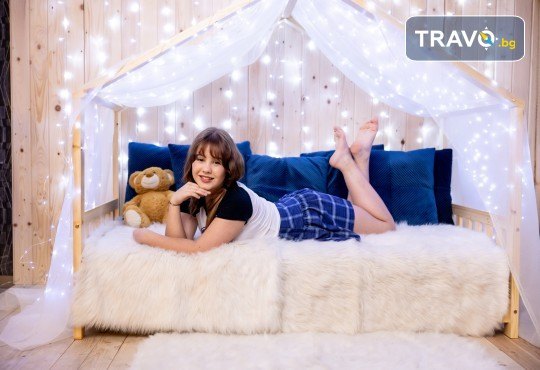 Коледни моменти със семейството! Професионална Коледна фотосесия в студио с 4 декора и 100 обработени кадъра от Chapkanov photography - Снимка 7