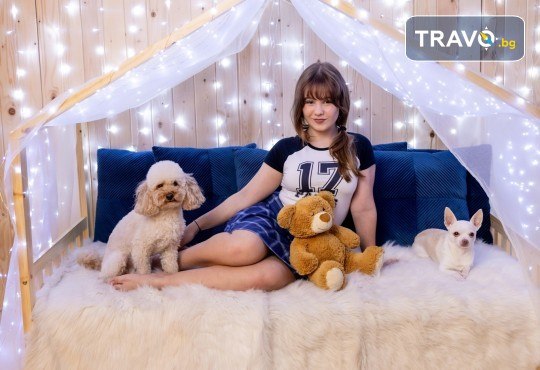 Коледни моменти със семейството! Професионална Коледна фотосесия в студио с 4 декора и 100 обработени кадъра от Chapkanov photography - Снимка 2