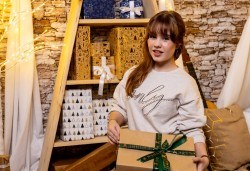 Коледни моменти със семейството! Професионална Коледна фотосесия в студио с 4 декора и 100 обработени кадъра от Chapkanov photography - Снимка