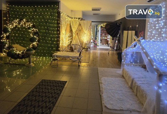 Коледни моменти със семейството! Професионална Коледна фотосесия в студио с 4 декора и 100 обработени кадъра от Chapkanov photography - Снимка 6