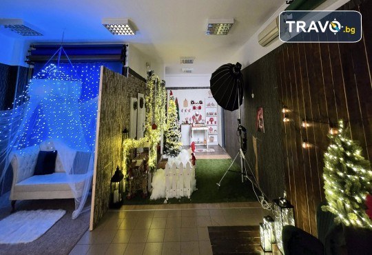 Коледни моменти със семейството! Професионална Коледна фотосесия в студио с 4 декора и 100 обработени кадъра от Chapkanov photography - Снимка 10