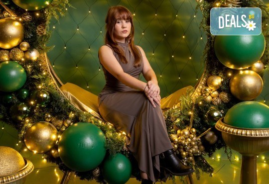 Коледни моменти със семейството! Професионална Коледна фотосесия в студио с 4 декора и 100 обработени кадъра от Chapkanov photography - Снимка 11