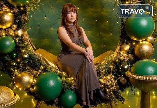 Коледни моменти със семейството! Професионална Коледна фотосесия в студио с 4 декора и 100 обработени кадъра от Chapkanov photography - Снимка 11