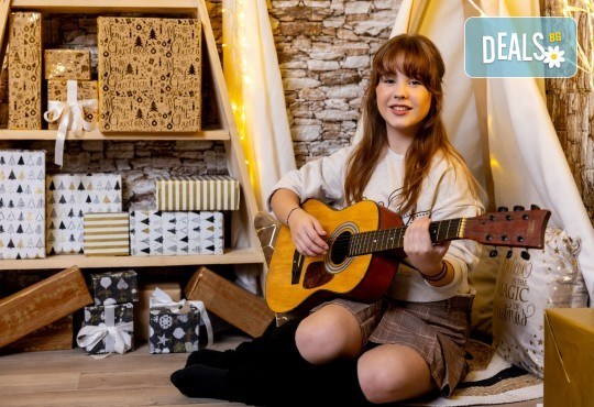 Коледни моменти със семейството! Професионална Коледна фотосесия в студио с 4 декора и 100 обработени кадъра от Chapkanov photography - Снимка 4