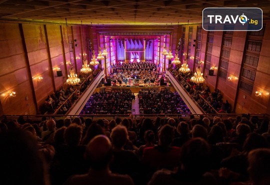 Бяла Коледа концерт на Плевенска филхармония със солист Люси Дяковска, със специалното участие на Поли Генова на 23.12., от 19 ч. в Зала България - Снимка 9