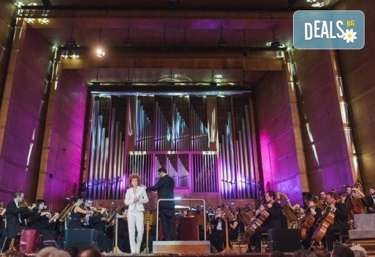 Бяла Коледа концерт на Плевенска филхармония със солист Люси Дяковска, със специалното участие на Поли Генова на 23.12., от 19 ч. в Зала България - Снимка 10