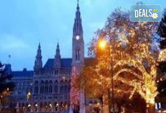 Открийте магията на Коледа сред коледните базари в Будапеща и Виена! 3 нощувки със закуски, транспорт и възможност за разходка с корабче, посещение на Пратер и имперски тур в Шьонбрун, от Глобул Турс - Снимка 3