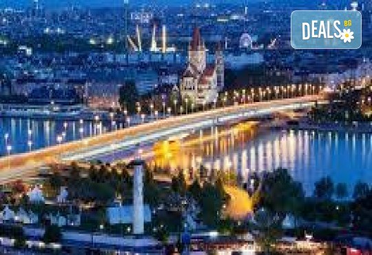 Открийте магията на Коледа сред коледните базари в Будапеща и Виена! 3 нощувки със закуски, транспорт и възможност за разходка с корабче, посещение на Пратер и имперски тур в Шьонбрун, от Глобул Турс - Снимка 2