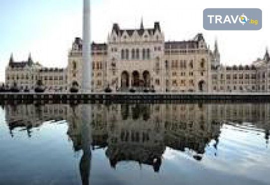 Открийте магията на Коледа сред коледните базари в Будапеща и Виена! 3 нощувки със закуски, транспорт и възможност за разходка с корабче, посещение на Пратер и имперски тур в Шьонбрун, от Глобул Турс - Снимка 18