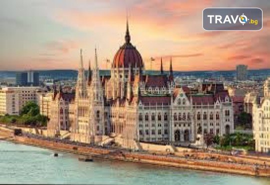 Открийте магията на Коледа сред коледните базари в Будапеща и Виена! 3 нощувки със закуски, транспорт и възможност за разходка с корабче, посещение на Пратер и имперски тур в Шьонбрун, от Глобул Турс - Снимка 5