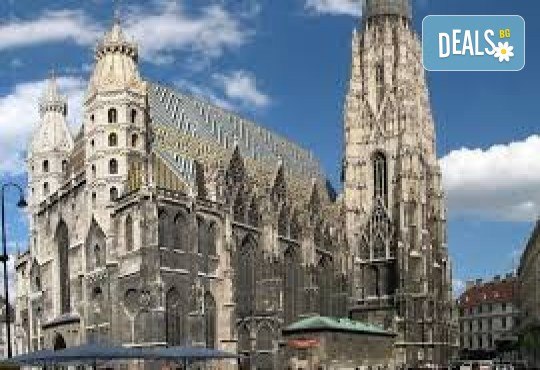 Открийте магията на Коледа сред коледните базари в Будапеща и Виена! 3 нощувки със закуски, транспорт и възможност за разходка с корабче, посещение на Пратер и имперски тур в Шьонбрун, от Глобул Турс - Снимка 9