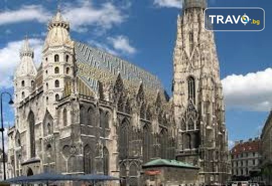 Открийте магията на Коледа сред коледните базари в Будапеща и Виена! 3 нощувки със закуски, транспорт и възможност за разходка с корабче, посещение на Пратер и имперски тур в Шьонбрун, от Глобул Турс - Снимка 9