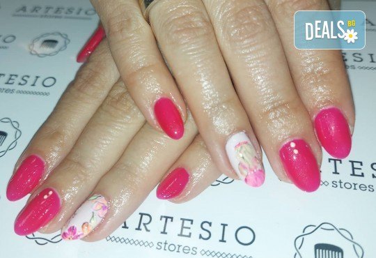 Приказен маникюр с декорации! Дълготраен маникюр с гел лак BlueSky или Shellac + две рисувани декорации в The Castle of beauty - Снимка 5