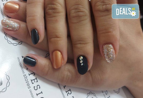 Перфектен маникюр за 14 дни! Цветен маникюр с гел лак BlueSky и CND с включено сваляне на гел лак в The Castle of beauty - Снимка 11