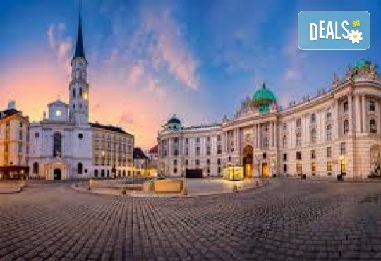 Предколедна магия в Будапеща и Виена с приказни коледни базари: 3 нощувки със закуски, плюс транспорт и възможност за Големия завой на Дунав и разходка с корабче, от Глобул Турс - Снимка 10