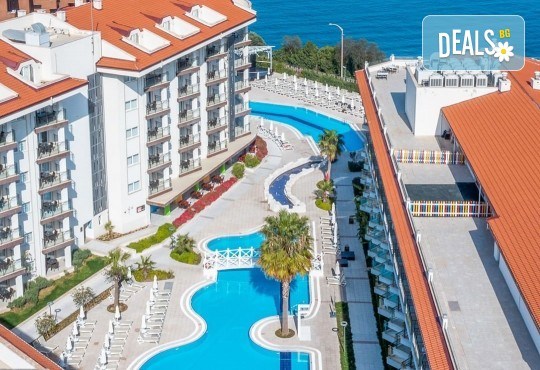 Ранни записвания лято 2026! 7 нощувки на база All Inclusive в хотел RAMADA HOTEL & SUITES BY WYNDHAM 5*, Кушадасъ! басейни, водни пързалки, безплатно за дете до 11.99 г и транспорт от Belprego Travel
