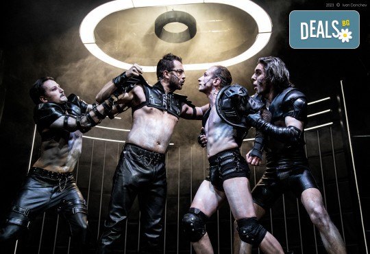 Гледайте Анастасия Лютова, Богдан Бухалов и Весела Бабинова в Портокал с часовников механизъм на 28-ми декември (неделя) в Малък градски театър Зад канала - Снимка 1