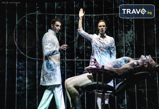 Гледайте Анастасия Лютова, Богдан Бухалов и Весела Бабинова в Портокал с часовников механизъм на 28-ми декември (неделя) в Малък градски театър Зад канала - Снимка 12