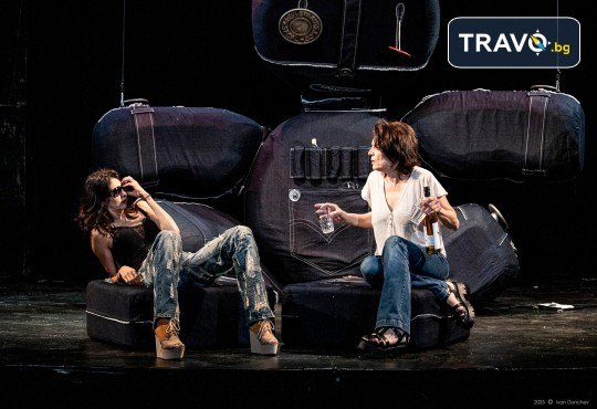 Гледайте съвеменната английка пиеса Джъмпи на 18-ти декември (четвъртък) в Малък градски театър Зад канала - Снимка 10