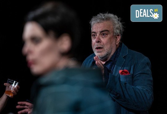 Театрална постановка Пияните с Весела Бабинова и Анастасия Лютова на 01-ви декември (понеделник) в Малък градски театър Зад канала - Снимка 14