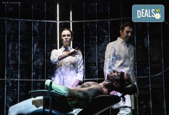 Гледайте Анастасия Лютова, Богдан Бухалов и Весела Бабинова в Портокал с часовников механизъм на 06-ти декември (събота) в Малък градски театър Зад канала - Снимка 10