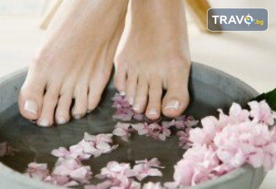 Медицински педикюр в 7 стъпки с хидромасаж на стъпалата с ароматни соли в Студио за красота Ежени - Снимка 8