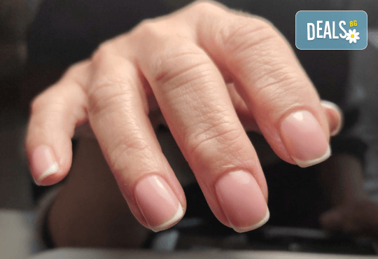 Стилен маникюр с каучукова база и декорации без лимит от Клермонт - Снимка 8