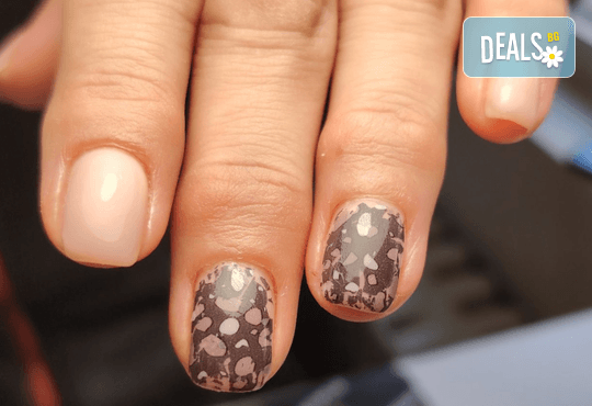 Стилен маникюр с каучукова база и декорации без лимит от Клермонт - Снимка 5