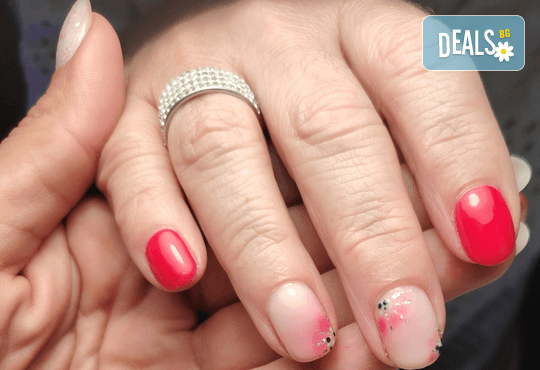 Стилен маникюр с каучукова база и декорации без лимит от Клермонт - Снимка 3