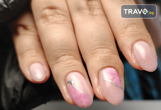 Стилен маникюр с каучукова база и декорации без лимит от Клермонт - Снимка 2