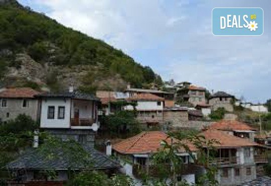 Еднодневна екскурзия до село Делчево и Благоевград с водач и транспорт от Рикотур - Снимка 3